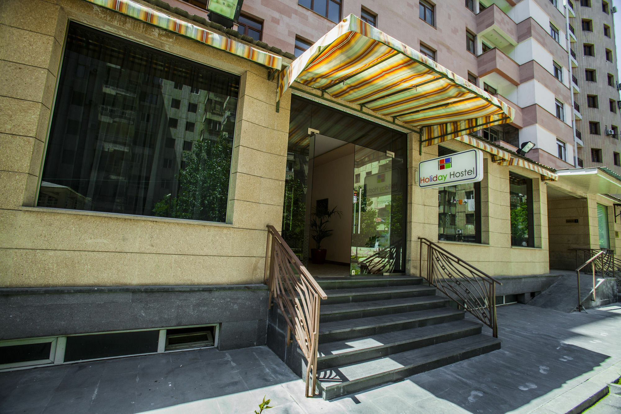 Holiday Hotel & Hostel Jerevan Eksteriør billede